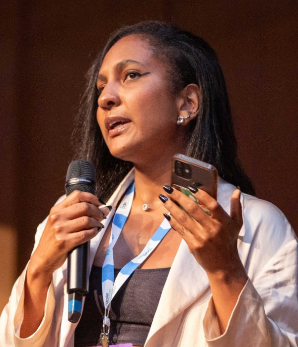 Dr. Melina Teixeira - Psiquiatra especialista em ESA Letter